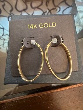 14K Gold Oval Hoop Earrings - Classic Yellow Gold Women's Jewelry